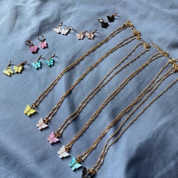 Butterfly Pearl Pendant Necklace Acrylic - Picture 2 of 2